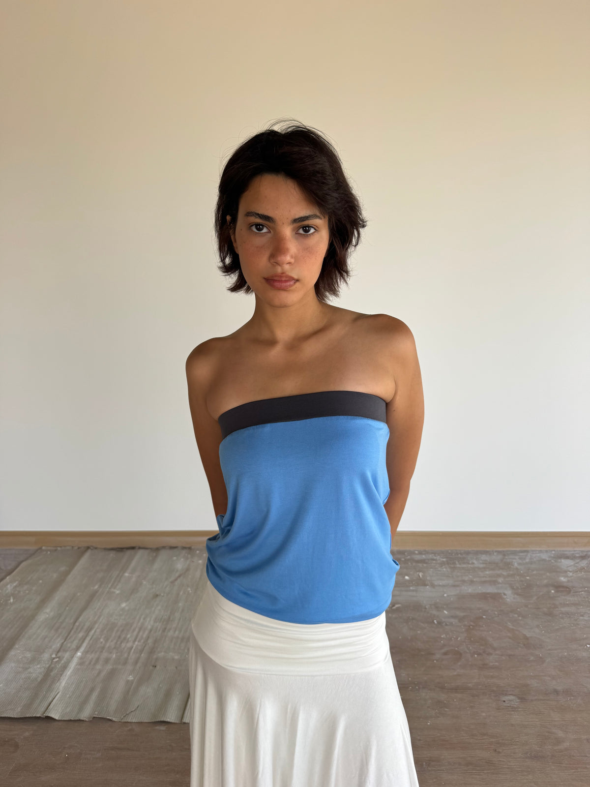 model is 1.65 m (5'4'') & wears size S
