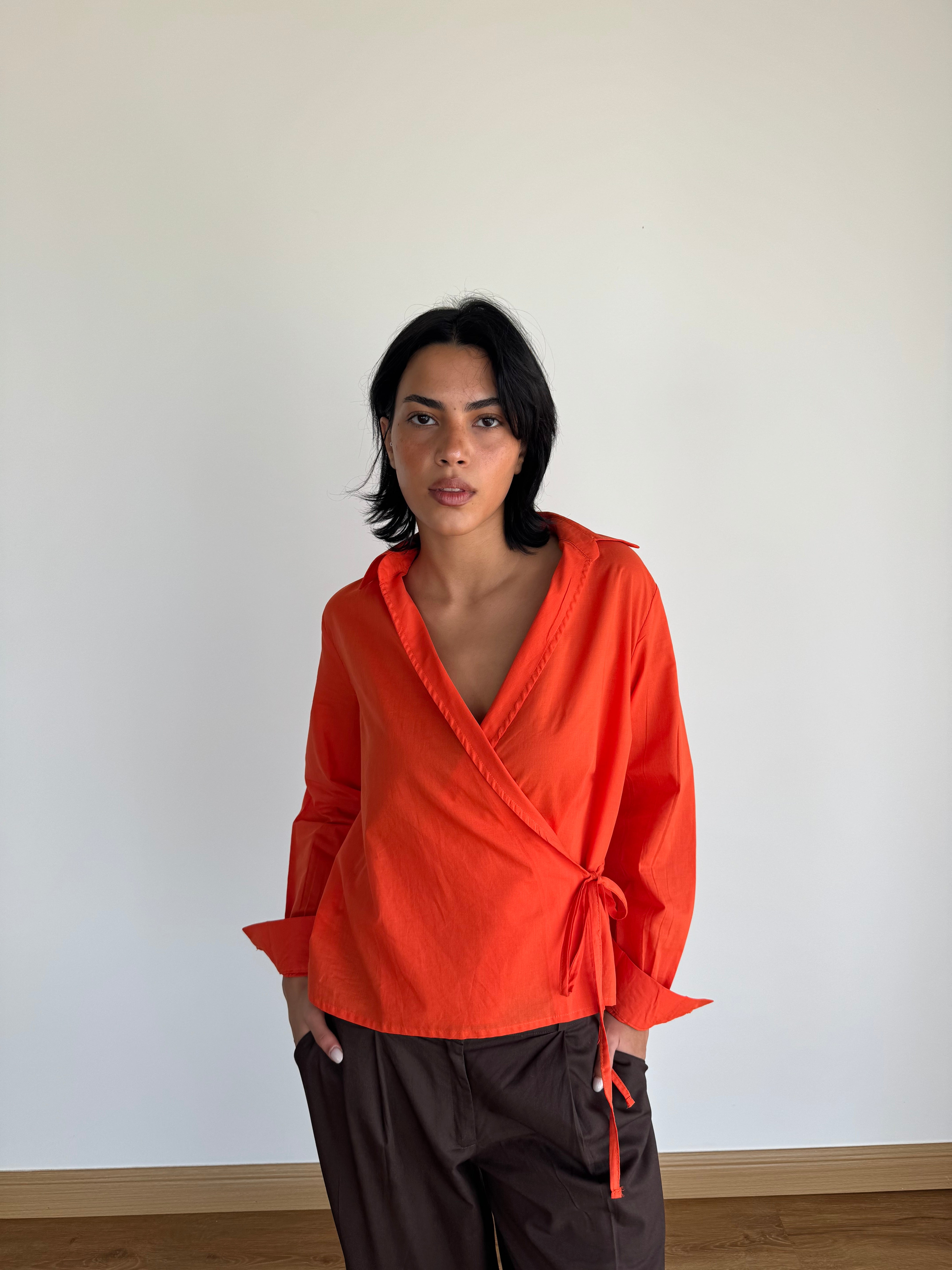model is 1.65m (5'4'') & wears S