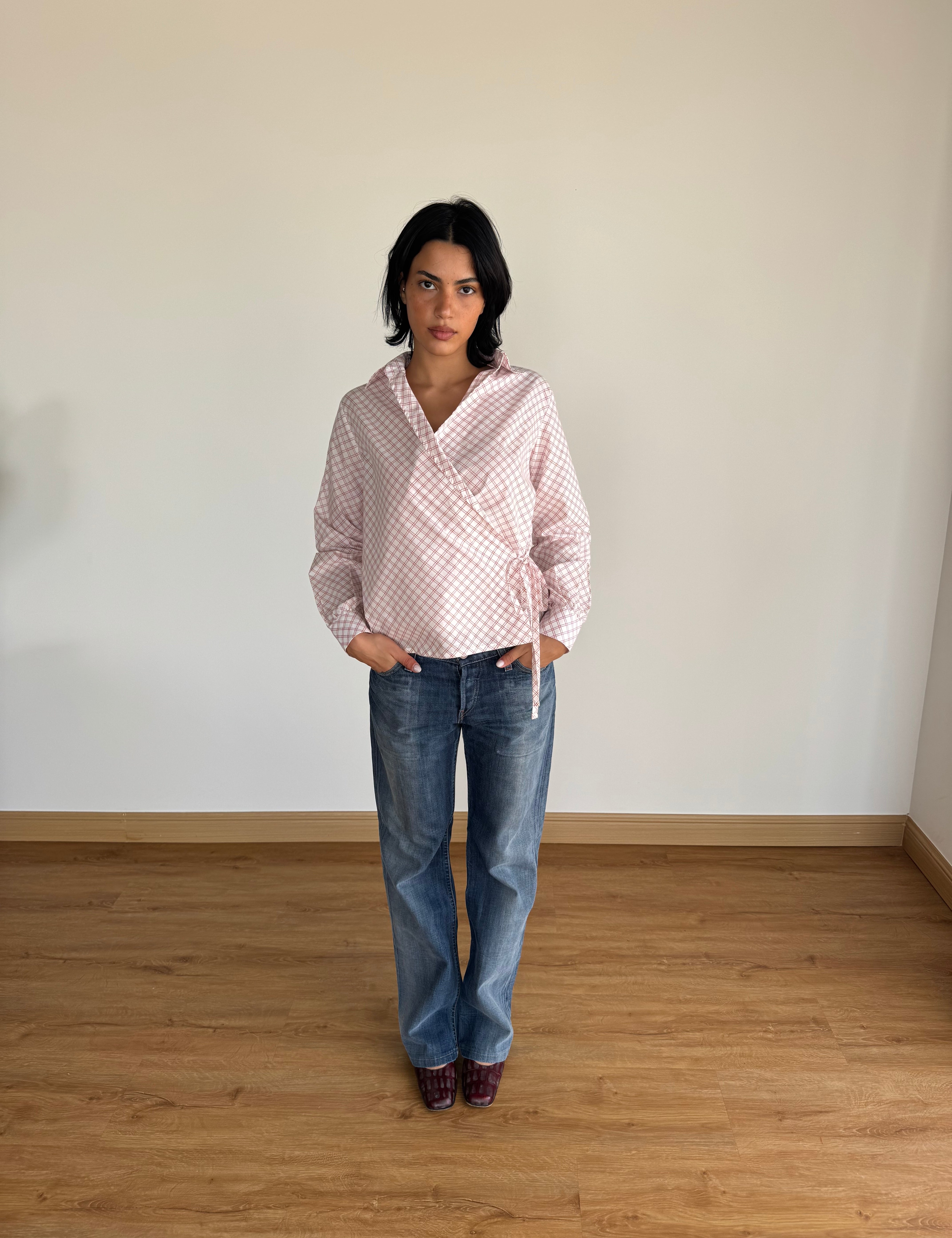model is 1.65m (5'4'') & wears S