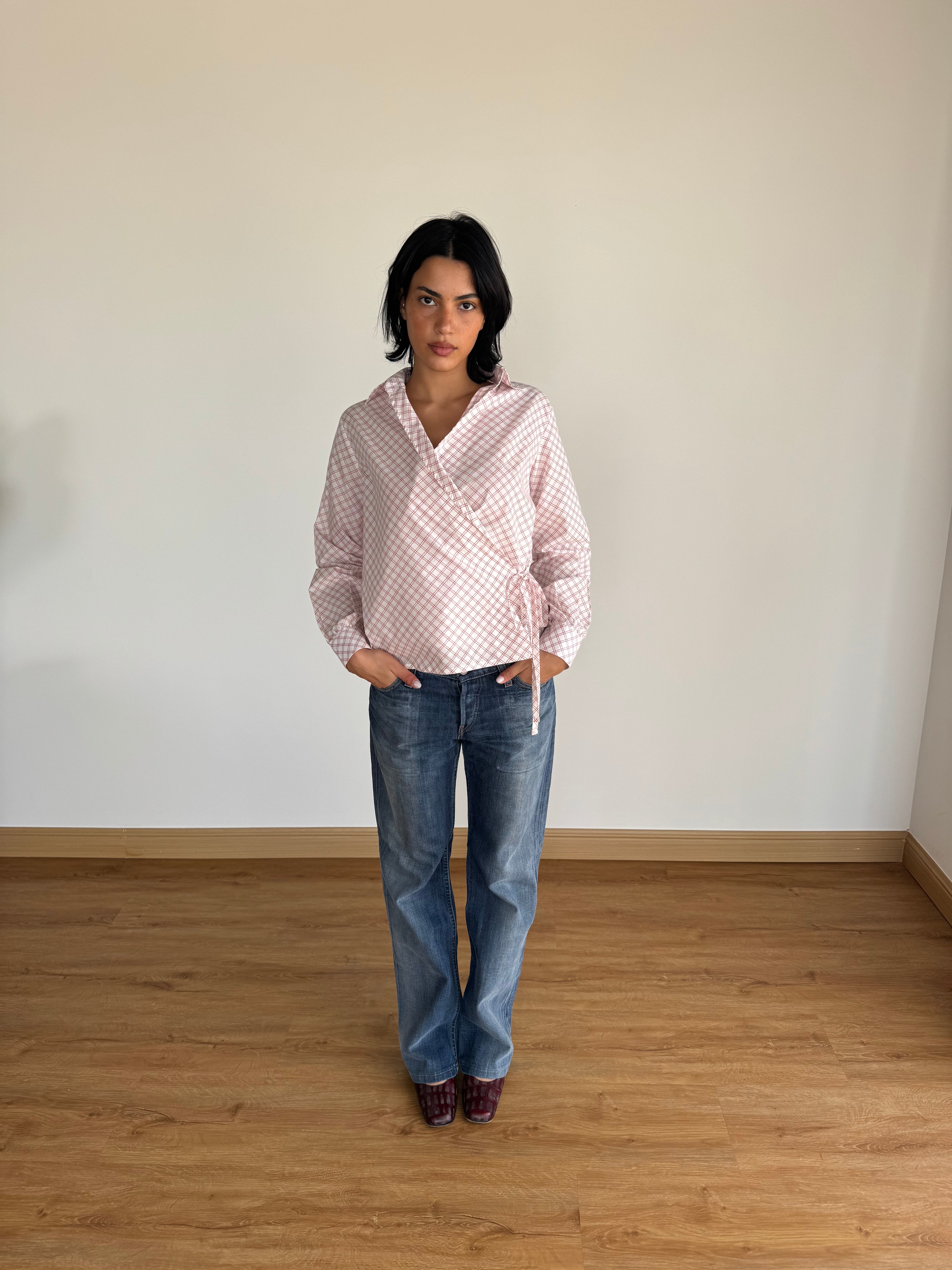 model is 1.65m (5'4'') & wears S