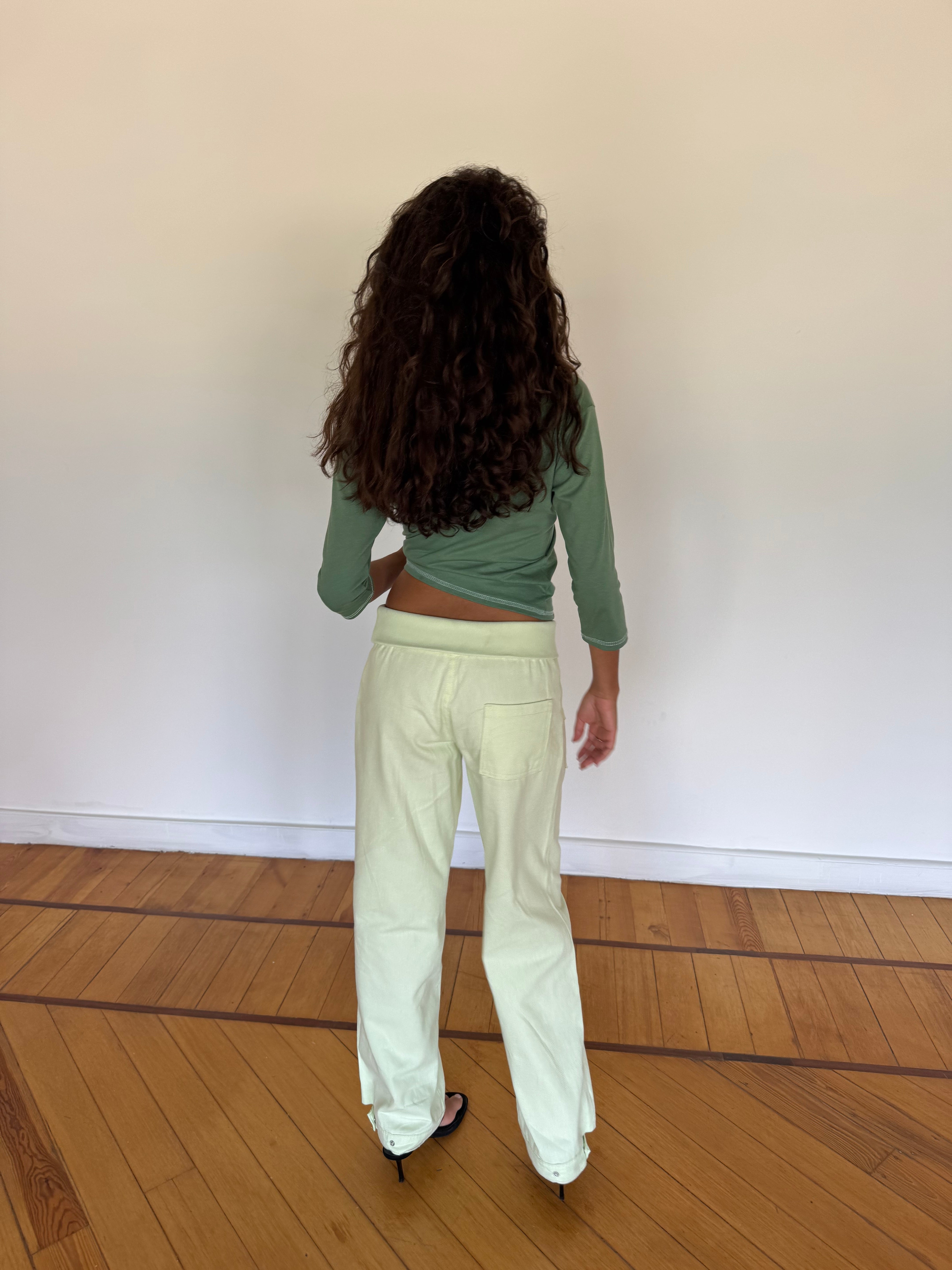 model is 1.67m (5'48'') & wears S
